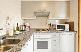 1 Bedroom Nice Apartment In Mijas Golf - Santa Fe de los Boliches - 4