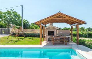 Lovely Home In Orihi With Jacuzzi - 1