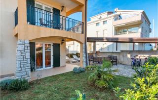 Two-Bedroom Holiday Home In Volme - Banjole - 6