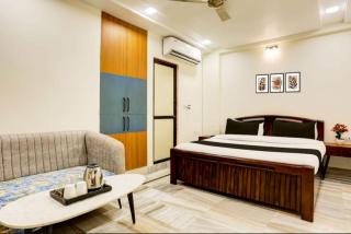 Holiday Out Hotel - 9