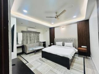 Holiday Out Hotel - 6