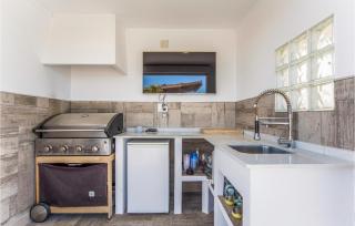 Amazing Home In Ador With Kitchenette - Ador - 3