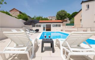 Gorgeous Home In Lokvicici With Wifi - 1