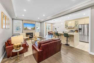 40 min DT Toronto - King Bed - 2 Workstations - 3