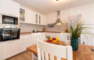 Nice Home In Pridraga With Jacuzzi - Pridraga - 6