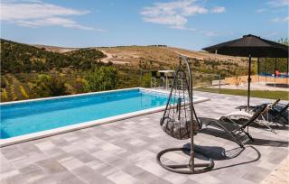 2 Bedroom Awesome Home In Sibenik - Šibenik - 4
