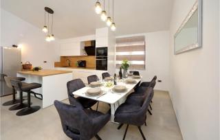 Awesome Home In Starigrad Paklenica - Starigrad-Paklenica - 6