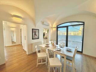Victoriei Two Bedroom Apartment - Bucharest - 4