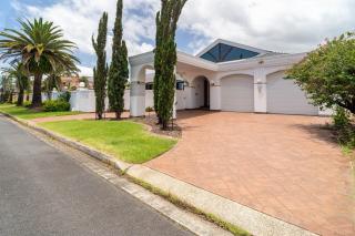 Lakeside Palm Villa - Gold Coast - 7