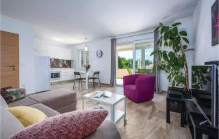 Two-Bedroom Holiday Home In Rakotule - Rakotule - 8