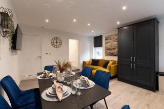 Woodside Park 3 Bedroom Apartments with Parking - Whetstone - 9