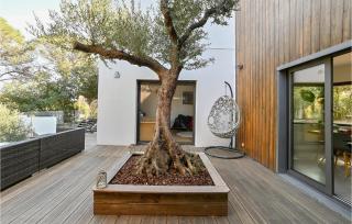 Nice Home In St-Bauzille-De-Montmel - 9