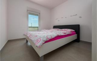 Gorgeous Apartment In Kustici, Novalja - 3