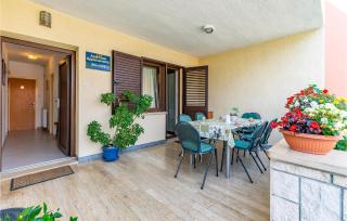 3 Bedroom Stunning Apartment In Rovinj - 9