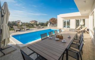 Pet Friendly Home In Babici - 8