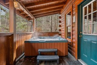 NewListing 1mile Parkway, GameRoom, HotTub, BBQ, Sleeps 14, 5 Bedroom with attached Bath, PET Friendly - Pigeon Forge - 7