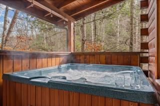NewListing 1mile Parkway, GameRoom, HotTub, BBQ, Sleeps 14, 5 Bedroom with attached Bath, PET Friendly - Pigeon Forge - 3