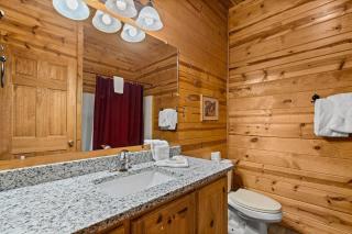 NewListing 1mile Parkway, GameRoom, HotTub, BBQ, Sleeps 14, 5 Bedroom with attached Bath, PET Friendly - Pigeon Forge - 2