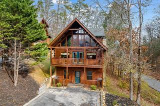 NewListing 1mile Parkway, GameRoom, HotTub, BBQ, Sleeps 14, 5 Bedroom with attached Bath, PET Friendly - Pigeon Forge - 0