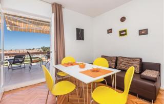 1 Bedroom Awesome Apartment In Banjol - 8