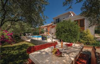Gorgeous Home In Tar With Wifi - Tar - 4
