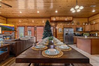 NewListing! Mtn View, Pvt Heated Pool, Theater, GameRoom, BBQ, Hot Tub, 6 bedroom with attached Bath, Sleeps 20 - Sevierville - 6