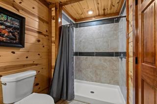 NewListing! Mtn View, Pvt Heated Pool, Theater, GameRoom, BBQ, Hot Tub, 6 bedroom with attached Bath, Sleeps 20 - Sevierville - 3