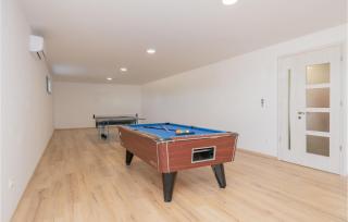 Gorgeous Home In Grubine With Jacuzzi - Grubine - 4