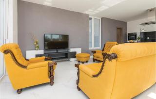 Three-Bedroom Holiday Home In Kozino - Kožino - 4