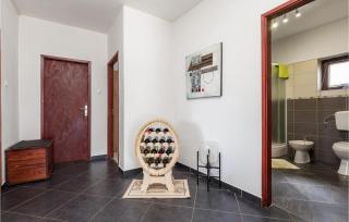 Gorgeous Apartment In Senj With Kitchen - Senj - 4