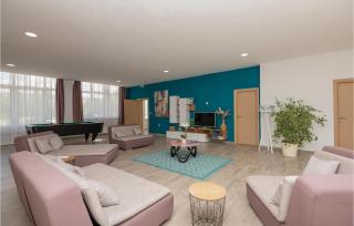 Gorgeous Home In Kamenmost With Jacuzzi - Kamenmost - 8