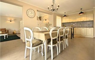 Awesome Home In Fuskulin With Jacuzzi - Fuškulin - 5