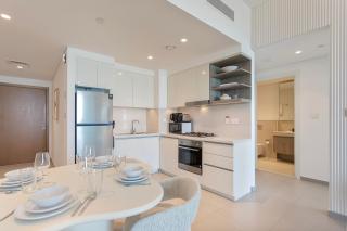 Bright and Exquisite 1-Bedroom in Downtown views 2 - 4