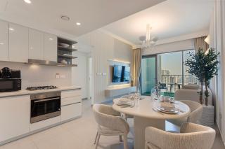 Bright and Exquisite 1-Bedroom in Downtown views 2 - 3