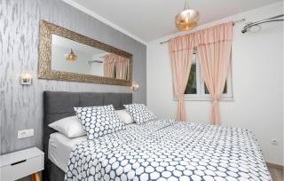2 Bedroom Cozy Apartment In Makarska - Makarska - 6
