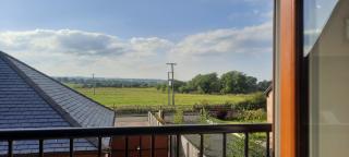 Lanarkshire Apartment- Views- Sleeps 4- Balcony - Larkhall - 1