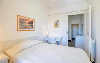 2 Bedroom Lovely Apartment In Genova - Genova - 3