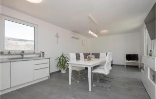 Lovely Home In Donji Prolozac With Wifi - 1