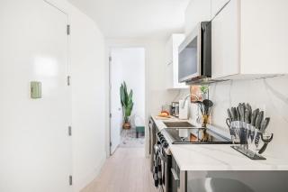 48-3FE 2BR Prime Midtown West - 2