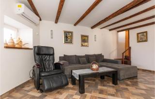 Amazing Home In Opuzen With Kitchen - Opuzen - 2