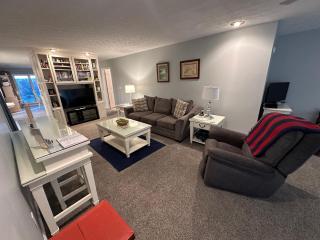 Woodson Bend Resort Condo 7-3 Extremely Large Luxury 1 Bedroom Sleeps 6 - - 1