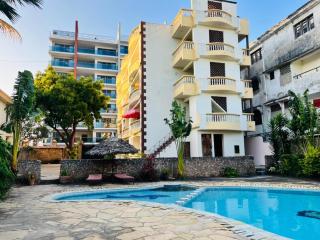 Cowry shel 1 bedroom sea view apartment bamburi beach - Mombasa - 0