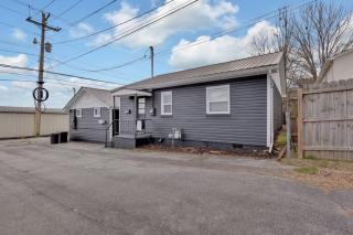 Downtown Lenoir City 2 Bedroom Home - Lenoir City - 0