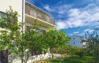Beautiful Apartment In Podstrana - Podstrana - 5
