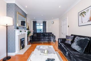 Three Bedroom House close to Manchester Airport and Wythenshawe Hospital - Wythenshawe - 2