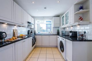 Three Bedroom House close to Manchester Airport and Wythenshawe Hospital - Wythenshawe - 7