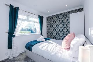 Three Bedroom House close to Manchester Airport and Wythenshawe Hospital - Wythenshawe - 4