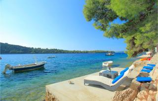 Six-Bedroom Holiday Home In Karbuni - 4
