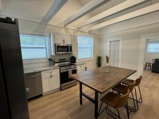 Family Spacious Mid-Century Oasis - Clearwater Beach - 4