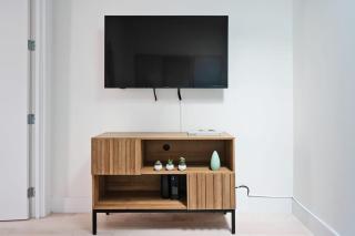 48-5RW 1BR Apartment in Midtown West W&D - 3